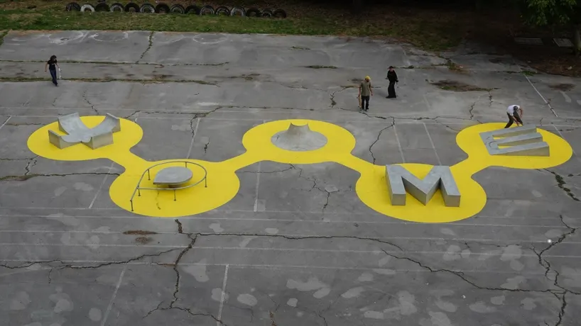 Concrete letterforms by XPOME превращены в скульптурный мини-скейтпарк в Габрово
