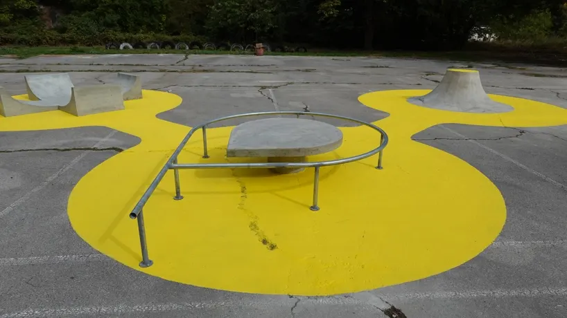 Concrete letterforms by XPOME превращены в скульптурный мини-скейтпарк в Габрово