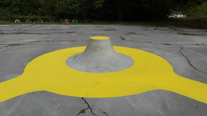 Concrete letterforms by XPOME превращены в скульптурный мини-скейтпарк в Габрово